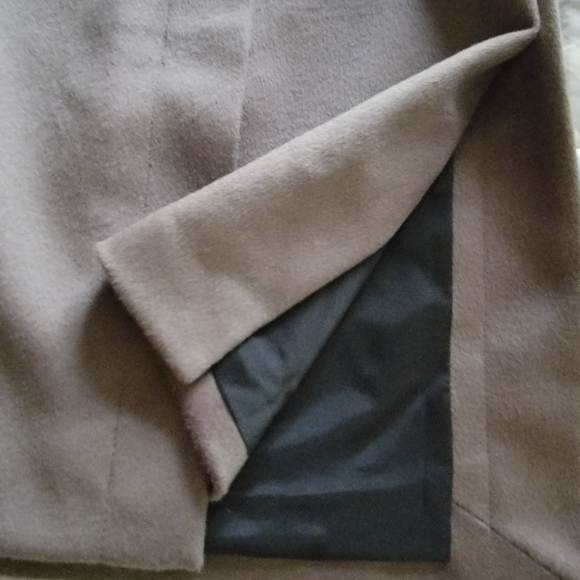 🔥SOLD🔥GUCCI | FALL 2010 RUNWAY GREY MINI SKIRT GOLD BAND - Picture 12 of 14